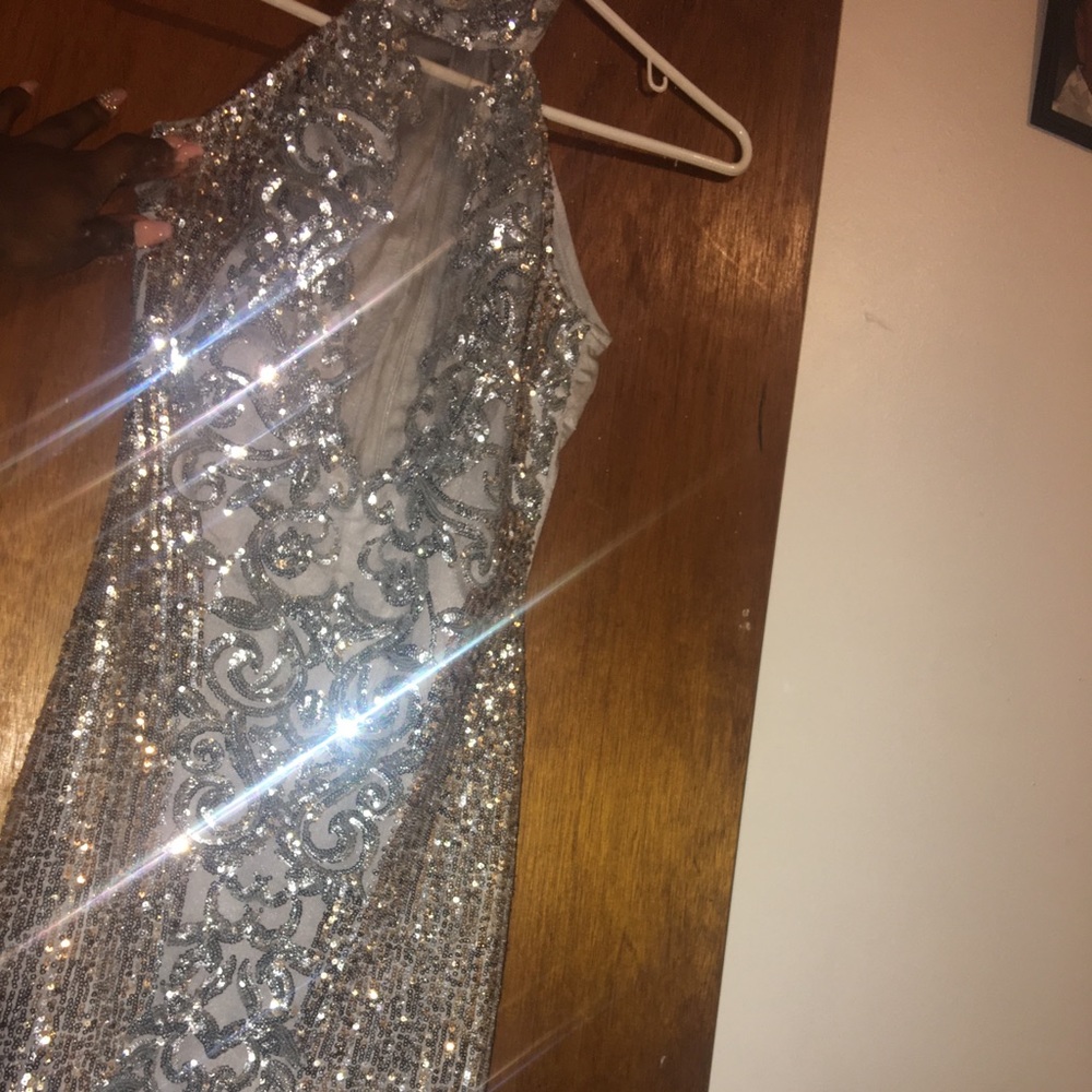 Dach Boutique Dazling Silver Customized Dress! - Picture 8 of 8